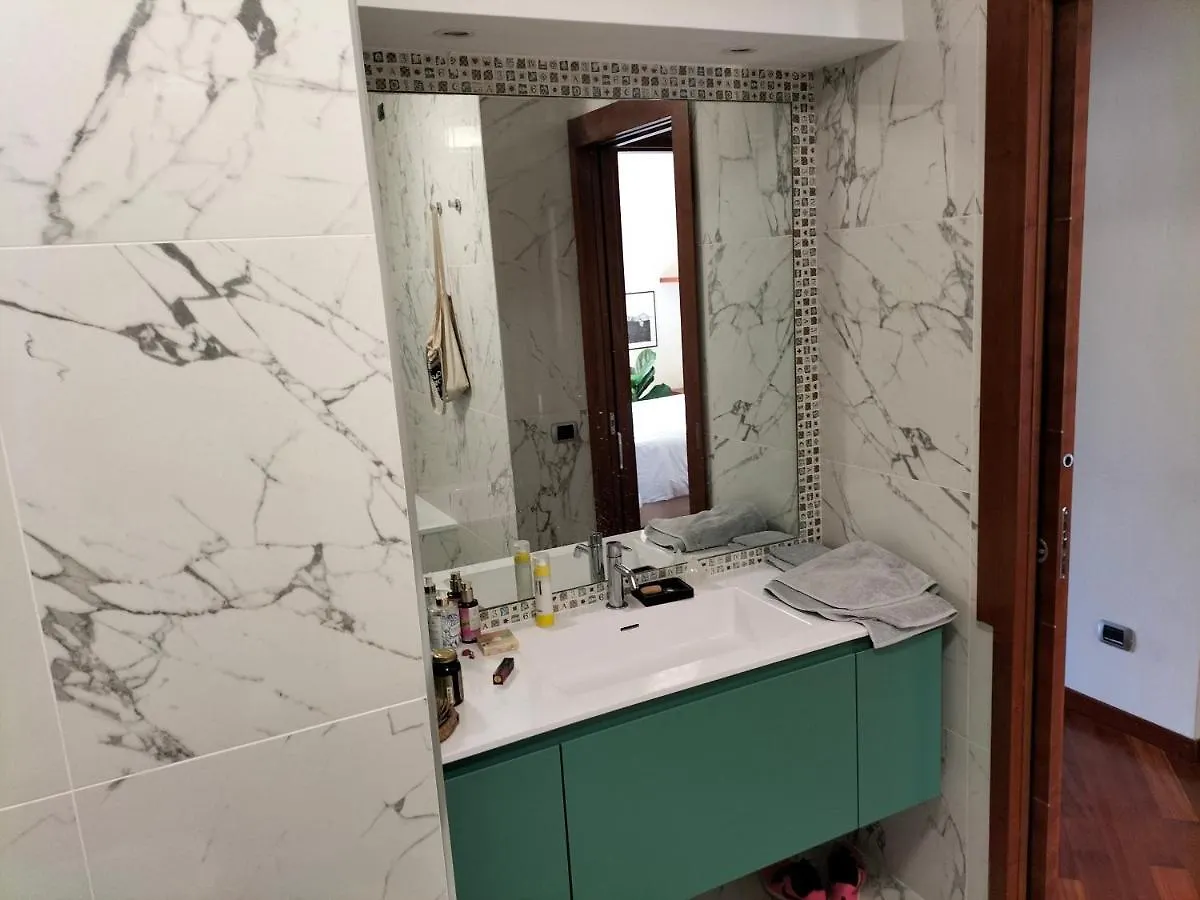 Stanza In Zona Solari In Appartamento Incantevole Milan Guest house